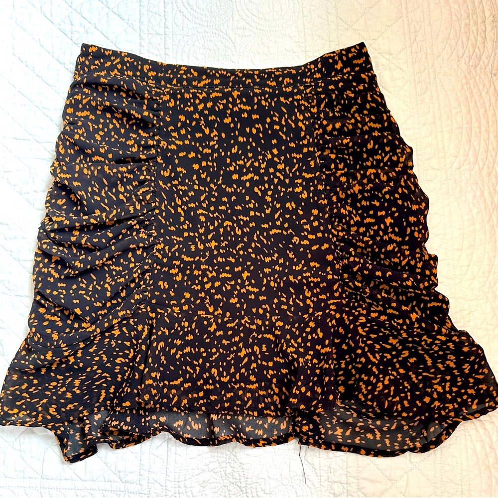 Black and tan ruched skirt. Side zipper.